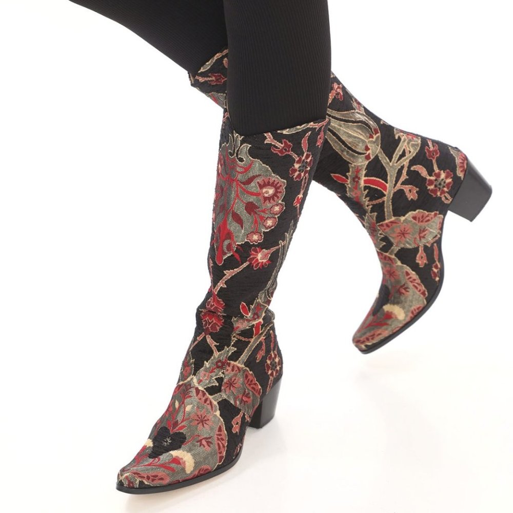 CUSTOM MADE COWBOY BOOTS